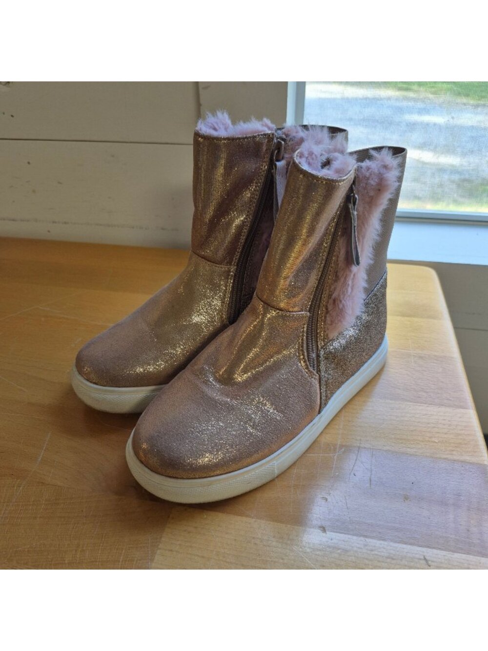 Steve Madden Girls Size 4 Metallic Rose Gold Faux Fur-Lined Ankle Boots With Si